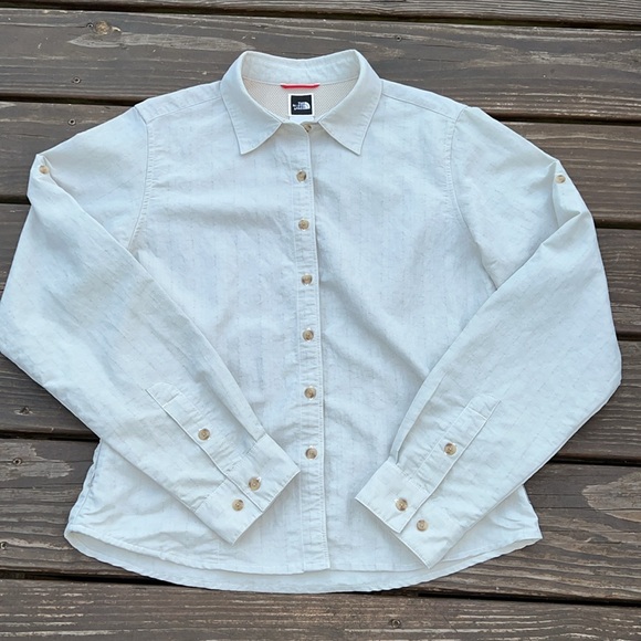 The North Face Button-down Shirt with zippered side pocket - Picture 6 of 16